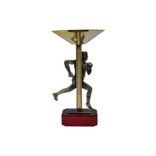 Award-Cup H=360mm mit Figur Laufen auf Holzsackel, Gravur im Preis enthalten.