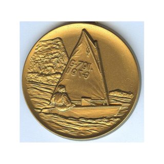 Emblem D=50mm Segelboot Optimist,   bronzefarben, siber- oder goldfarben