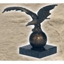 Figur Adler auf Weltkugel  bronziert 25cm