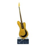 Figur Musik - Gitarre - Snger 380mm auf Mamorsockel...