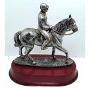 Figur Reitsport Springreiten H=22 cm inkl. Gravur