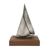 Figur Segelboot auf Holzsockel H=19,5 cm