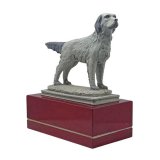 Figur Setter auf Holzsockel
