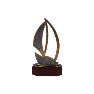 Figur H=170mm Segeln  auf Holzsockel, Gravur im Preis enthalten.