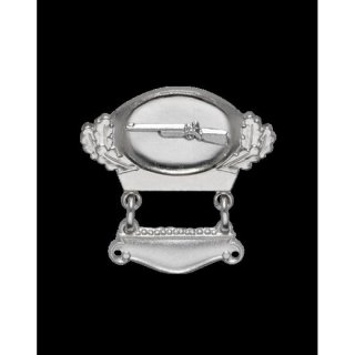 Leistungsabzeichen mit Gravurspange 32 mm,  versilnbert mit Sicherheitsnadel